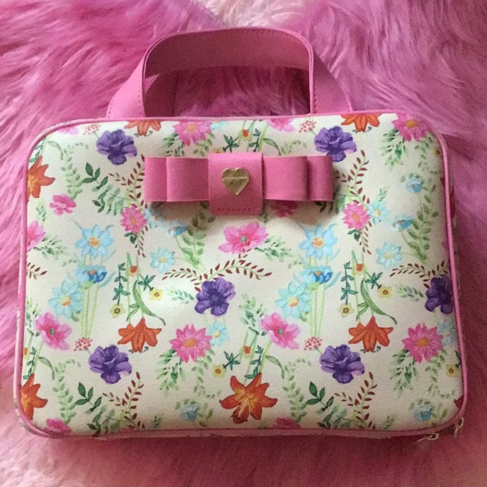 NWOT🌷Betsey Johnson adorably precious floral bag💐🌞